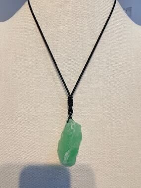 Vintage Genuine Green Stone Pendant Necklace 28”